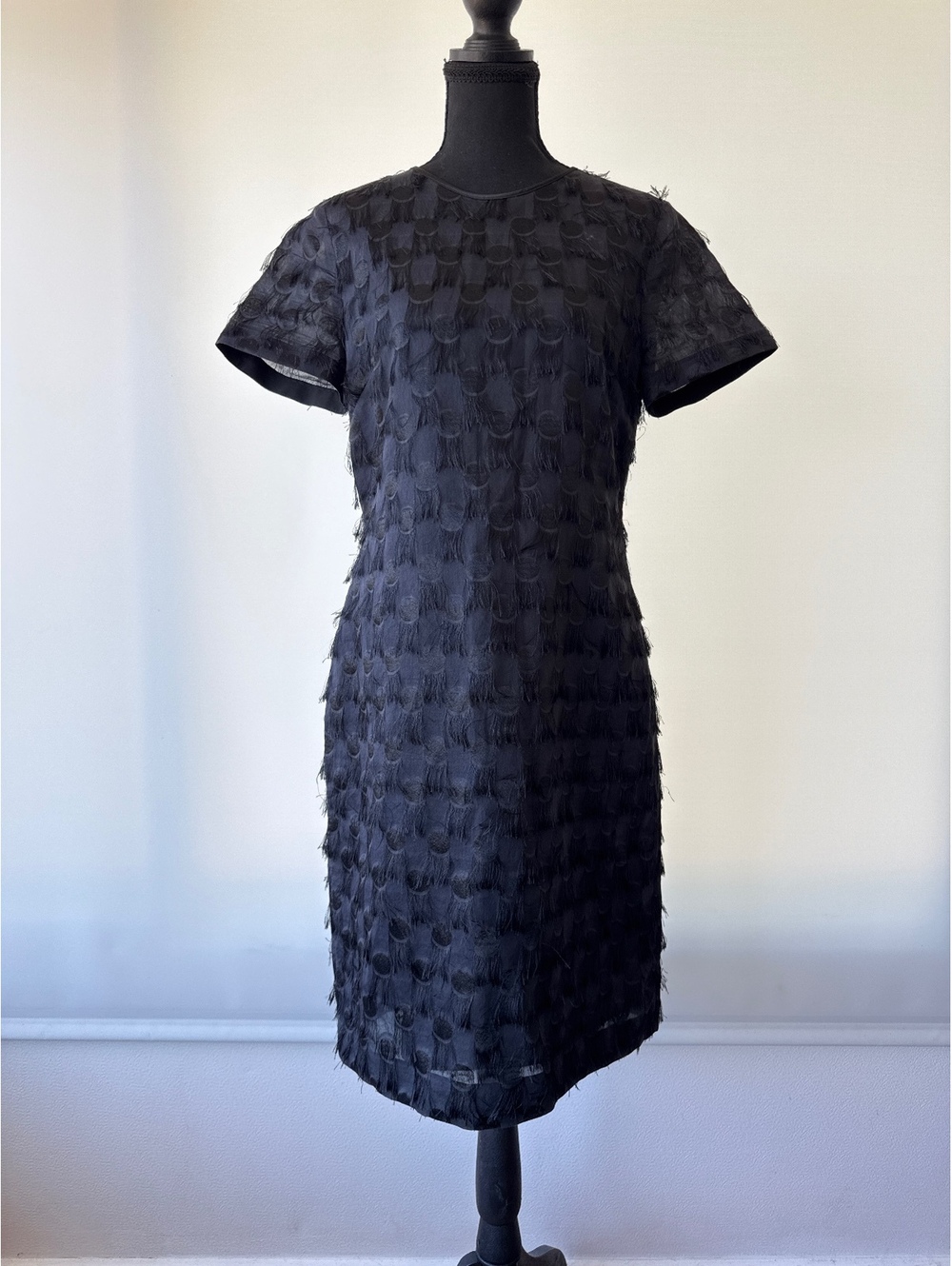Banana Republic Black Textured Feather Applique Shift Dress Size 4 Cocktail